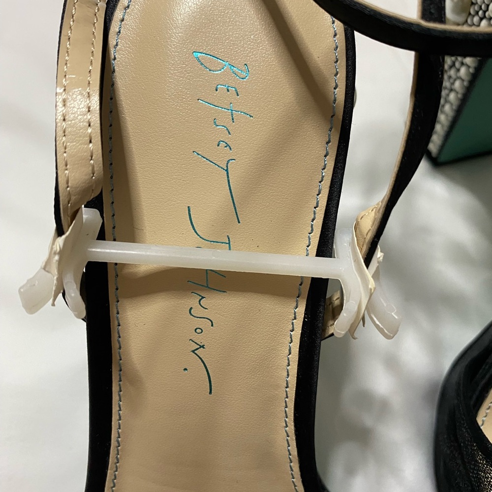 NEW Betsey Johnson Lulu Heeled Black and White Sandals, Size 11 - fit size 10 - Picture 8 of 13